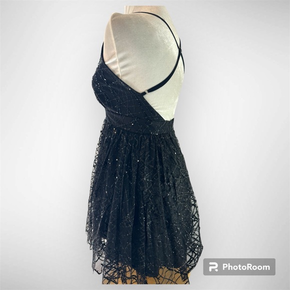 ✨The Perfect Little Black Dress! ✨ - Picture 5 of 13